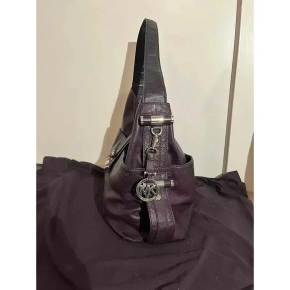 Michael Kors purple hobo shoulder bag with silver hardware - Picture 2 of 7